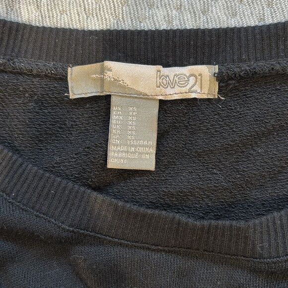 Forever 21 Black sweater‎ - Picture 4 of 5